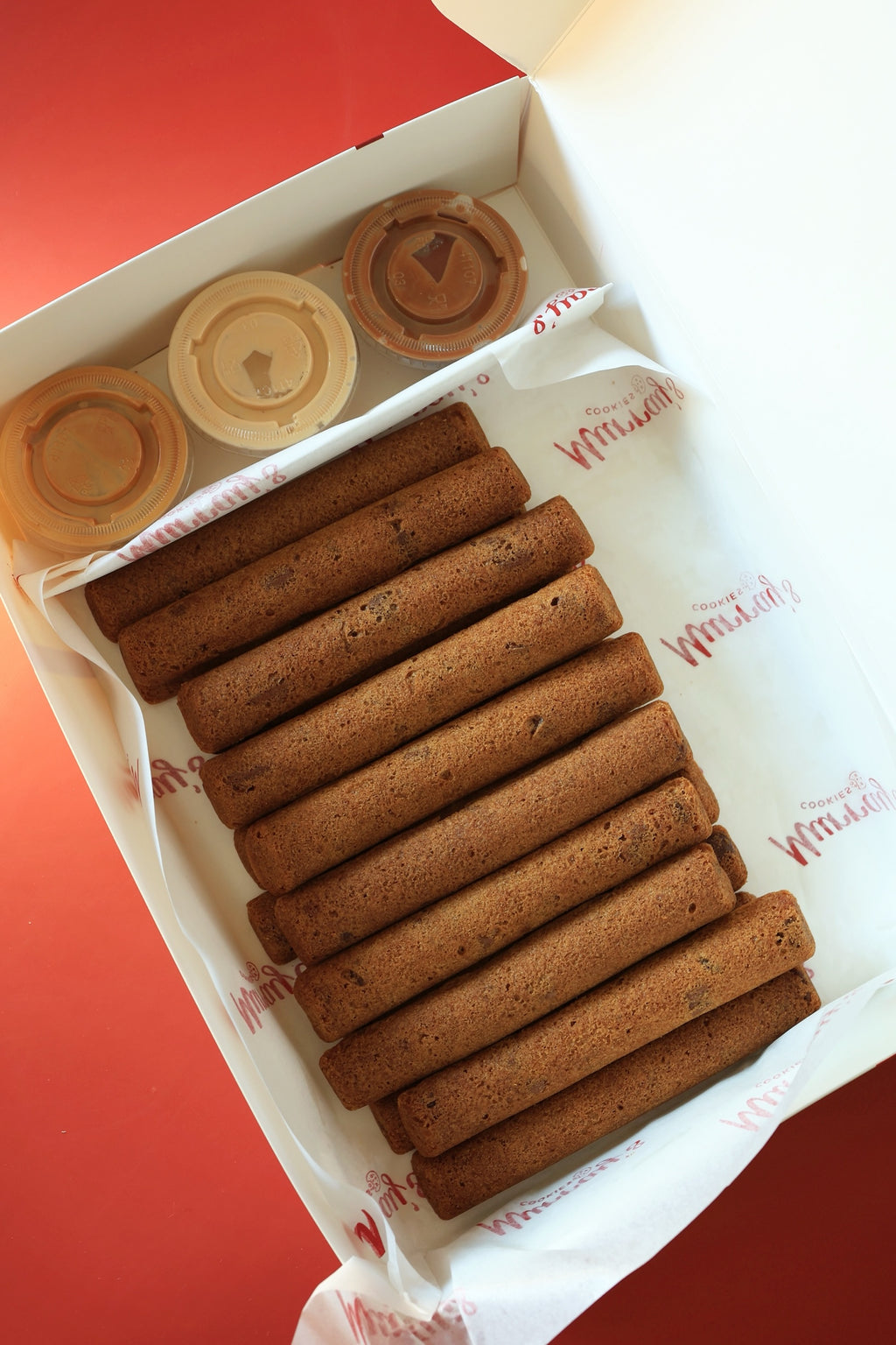 علبة عصي البسكويت - 18 قطعة + 3 أنواع من الصلصة
