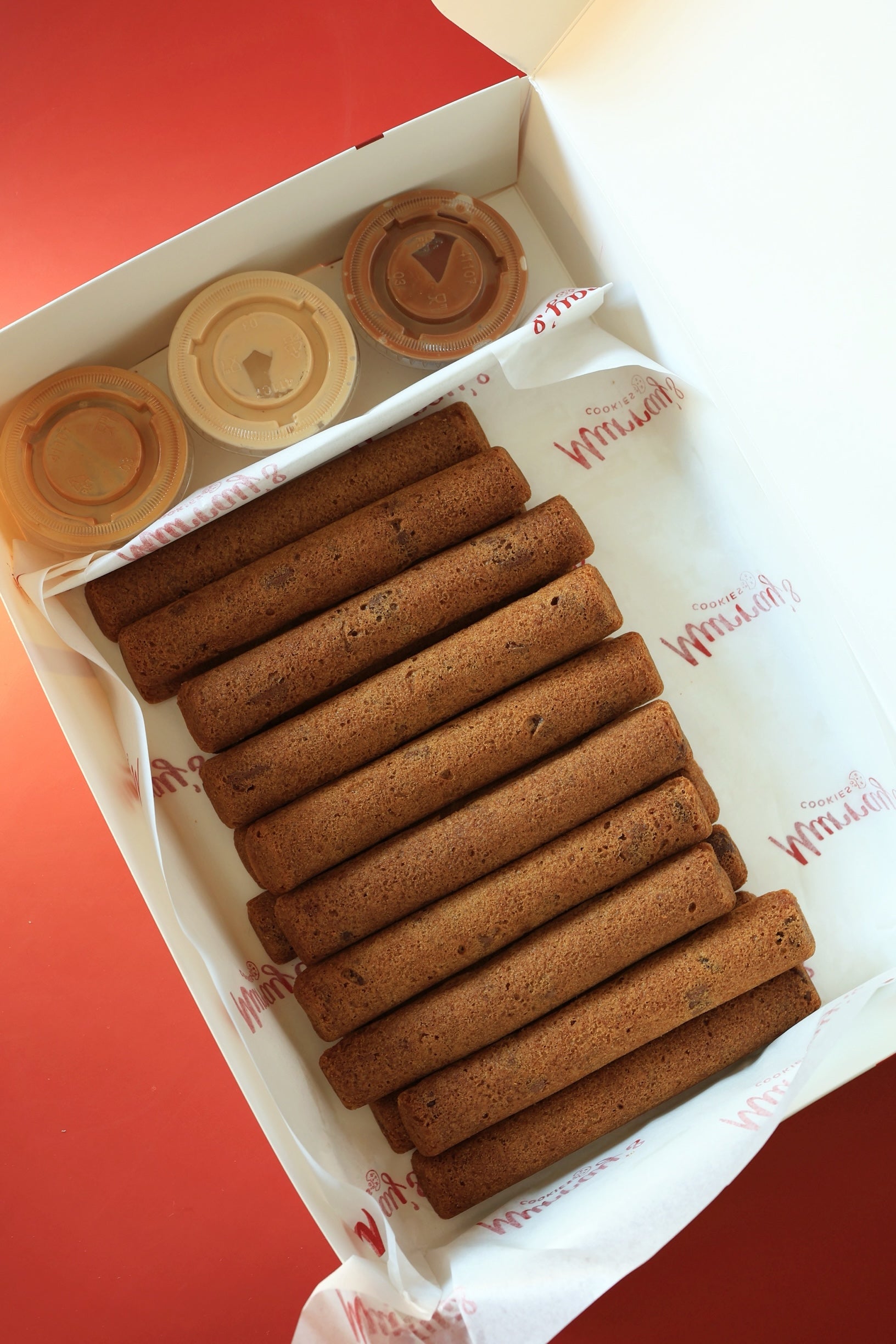 علبة عصي البسكويت - 18 قطعة + 3 أنواع من الصلصة